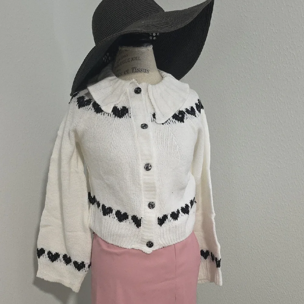Love Tree White/Black Heart Pattern Cropped Button Up Cardigan Sweater - Picture 2 of 5